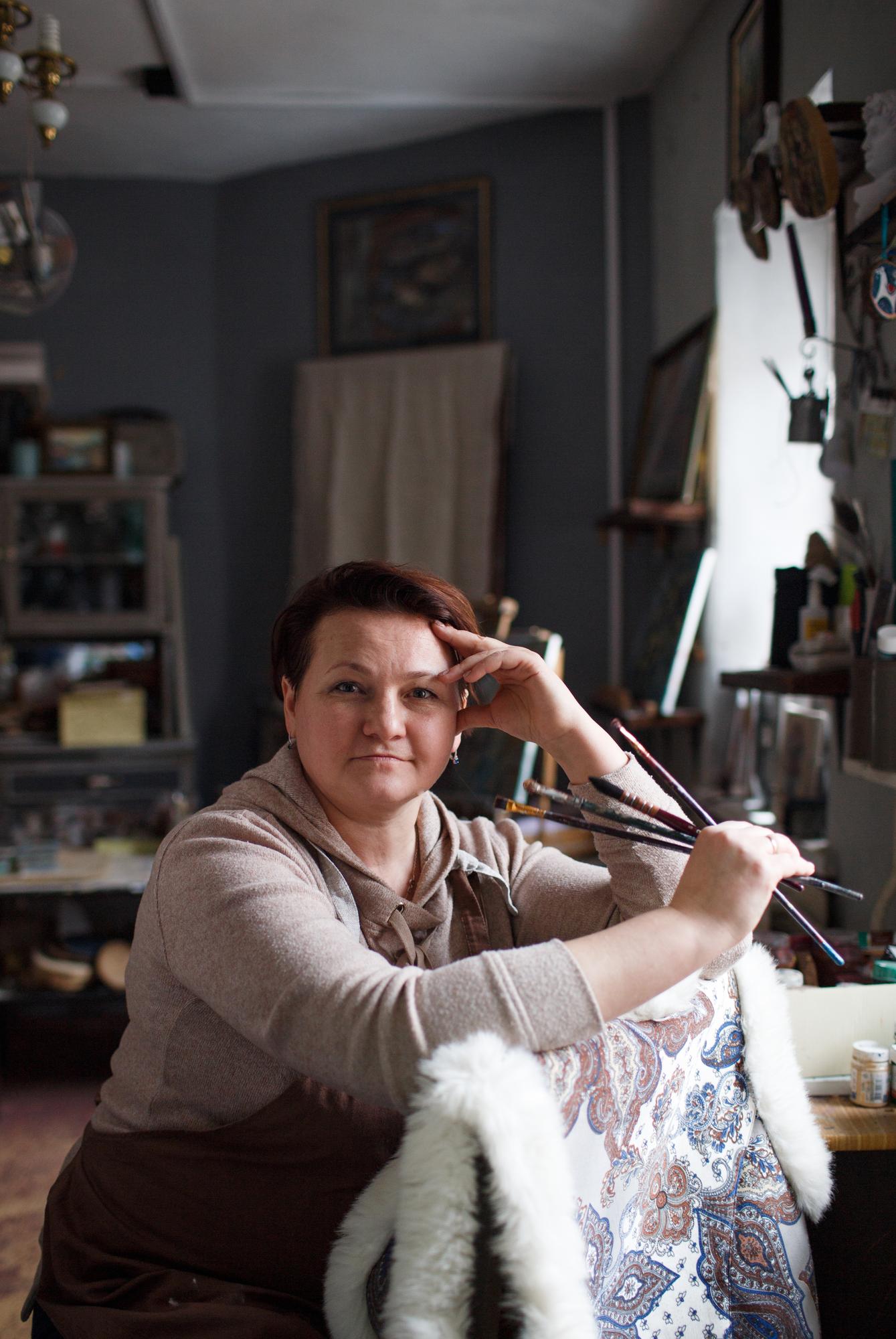 portrait of co-founder arranging threads